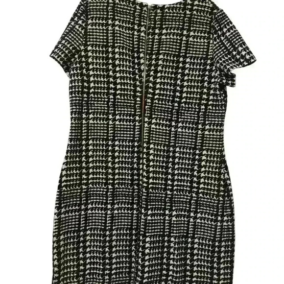 Calvin Klein Black & White Dress Size 16 – Short Sleeve, Shift Style, Back Zip - Picture 3 of 7